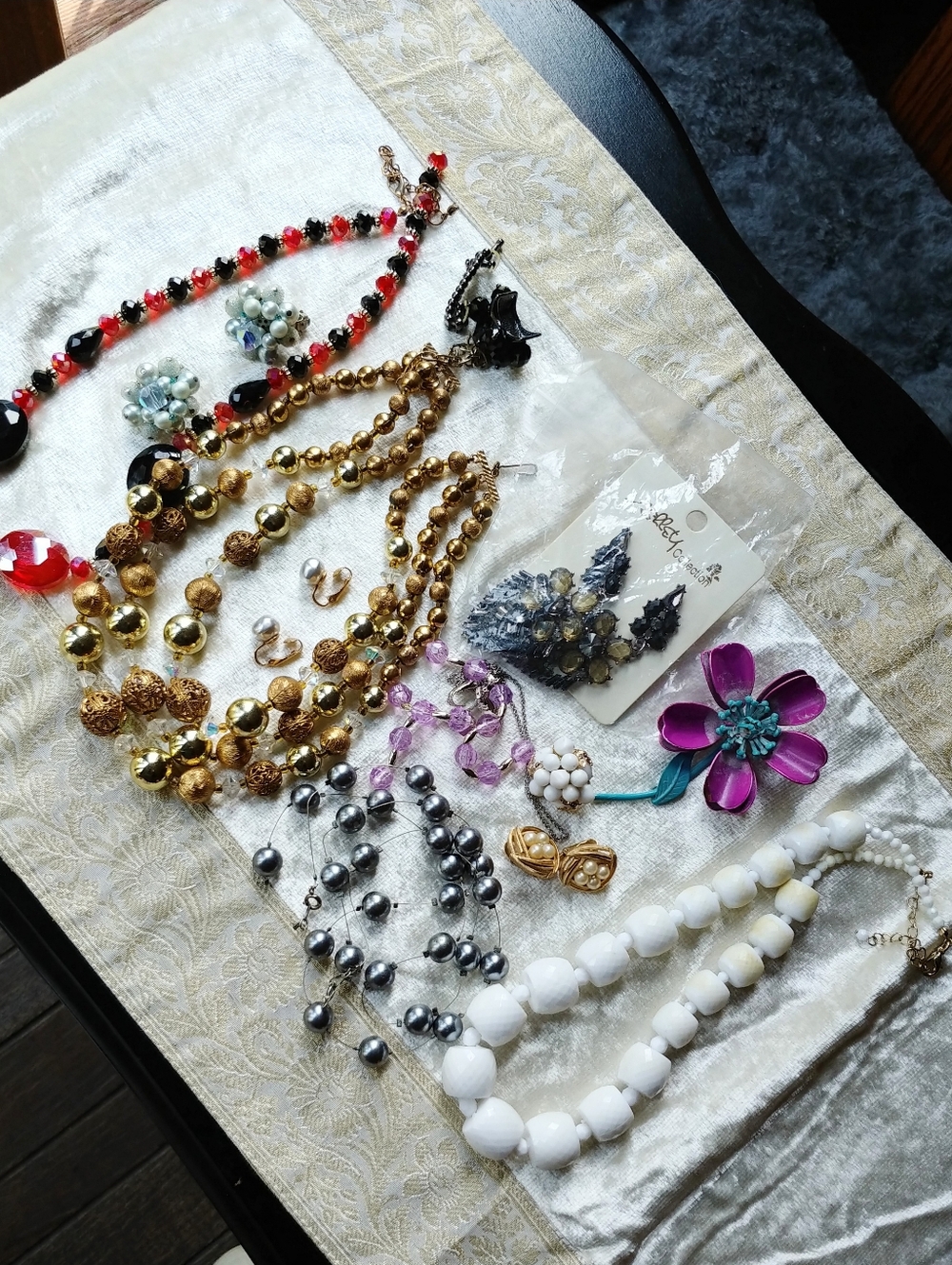 Vintage to Now Wear Repair Harvest Jewelry Lot Lisner Trifari Avon Japan Beads